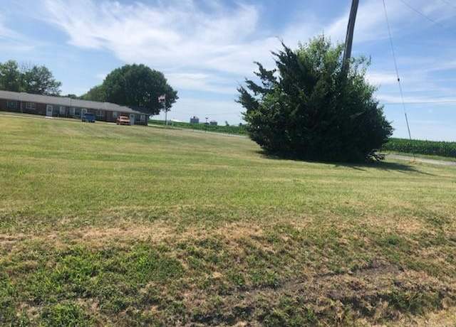Property at 1702 W County Rd, Jerseyville, IL 62052