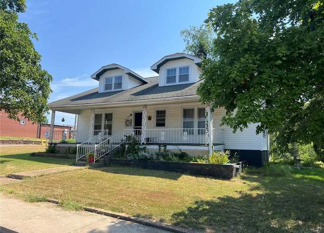 Property at 712 Vine, Doniphan, MO 63935, 4 beds, 2 baths