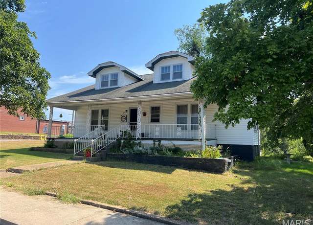 Property at 712 Vine, Doniphan, MO 63935, 4 beds, 2 baths