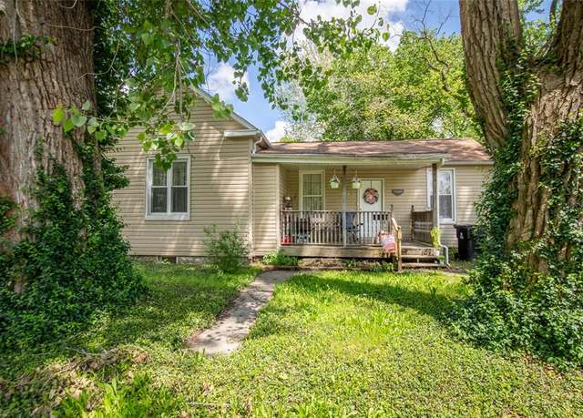 Property at 514 S 6th St, Belleville, IL 62220, 3 beds, 1 bath
