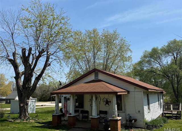 Property at 202 Clay St, Iberia, MO 65486, 2 beds, 1 bath