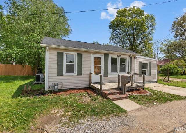 Property at 18 N Park Ave, Dexter, MO 63841, 3 beds, 1 bath