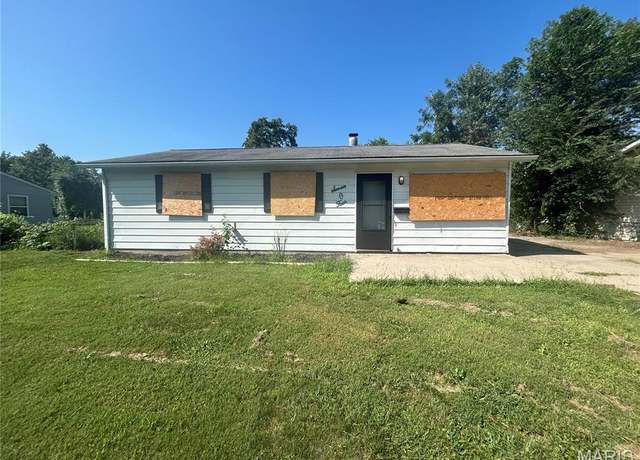 Property at 704 E 5th St, East Saint Louis, IL 62206, 3 beds, 1 bath