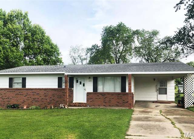 Property at 1204 W Grant St, Dexter, MO 63841, 3 beds, 1 bath