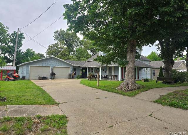 Property at 346 S Locust St, Dexter, MO 63841, 3 beds, 1 bath