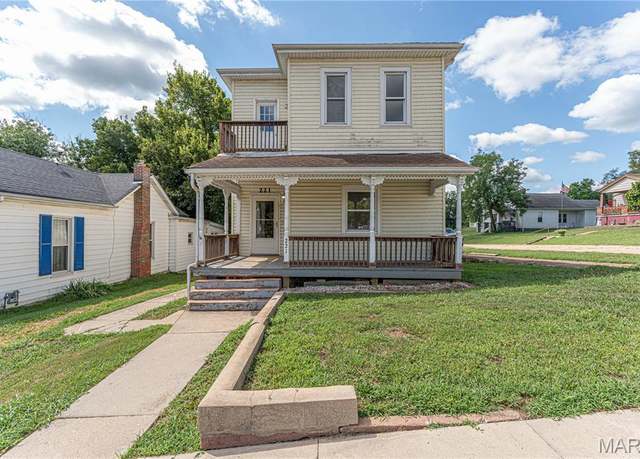 Property at 221 W Miller St, De Soto, MO 63020, 4 beds, 2 baths