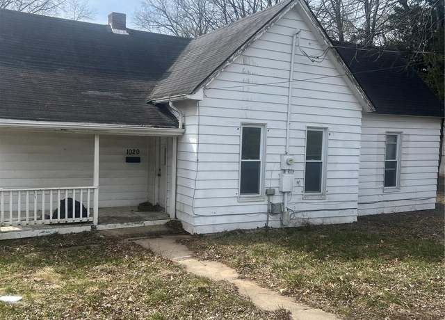 Property at 1020 W Cherry St, Troy, MO 63379, 3 beds, 1 bath