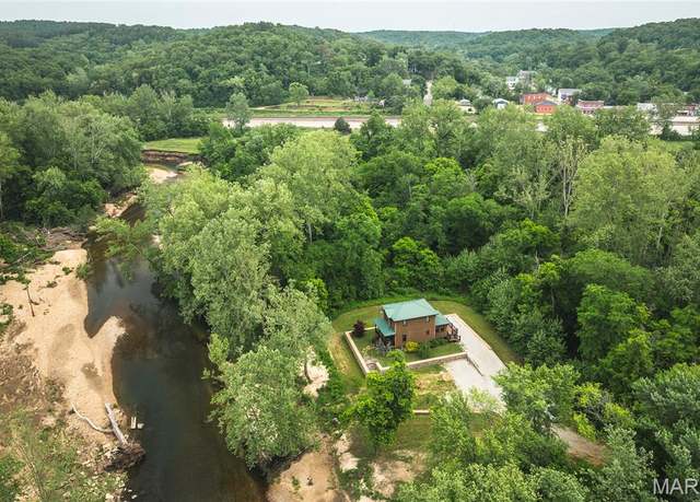 Property at 12715 State Route T, Newburg, MO 65550, 2 beds, 1.5 baths