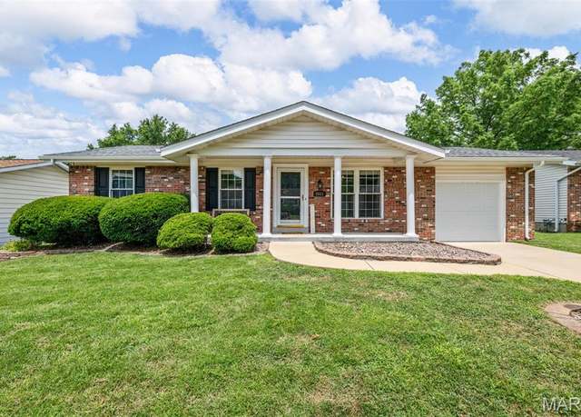 Property at 2511 Dimus Dr, Fenton, MO 63026, 3 beds, 2 baths