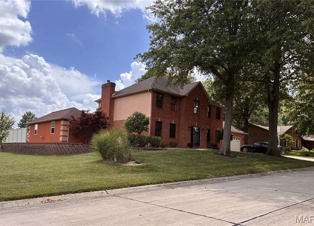 Property at 206 Winterberry Dr, Belleville, IL 62220, 4 beds, 3 baths