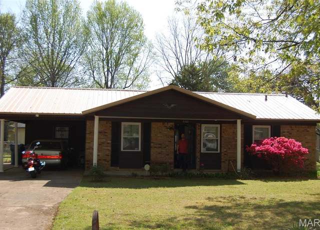 Property at 2022 Thomas St, Poplar Bluff, MO 63901, 3 beds, 1 bath