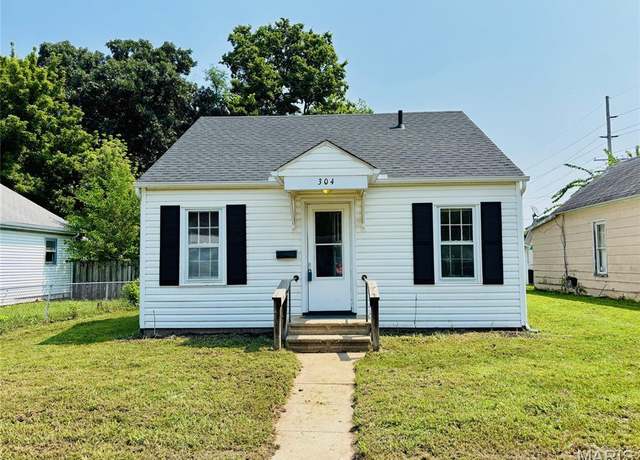 Property at 304 N 3rd St, Elsberry, MO 63343, 3 beds, 2 baths