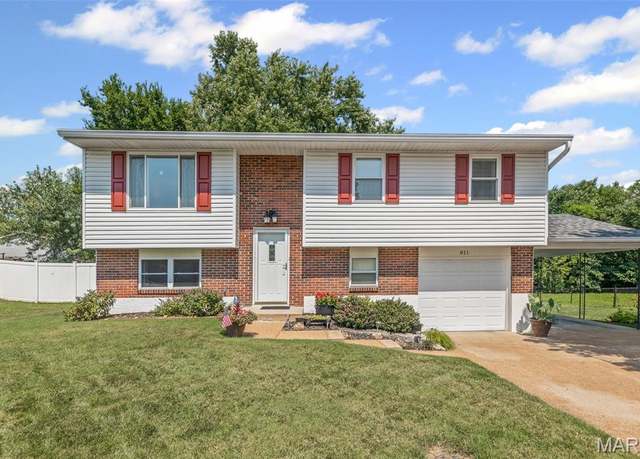 Property at 811 Brookdale Dr, Arnold, MO 63010, 3 beds, 2 baths
