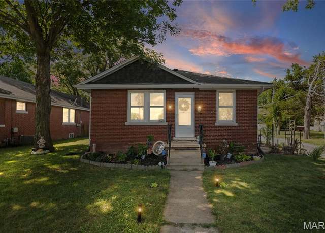 Property at 15 S 71st St, Belleville, IL 62223, 2 beds, 1 bath