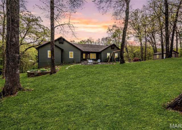 Property at 374 Oak Ln, Wentzville, MO 63385, 4 beds, 2.5 baths