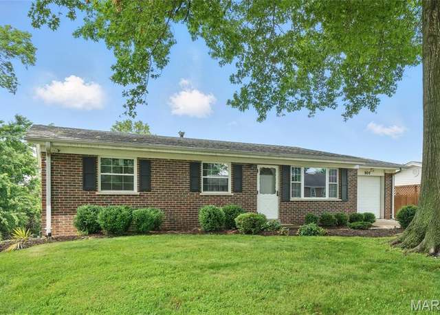 Property at 909 Salem Way, Ellisville, MO 63021, 3 beds, 1.5 baths