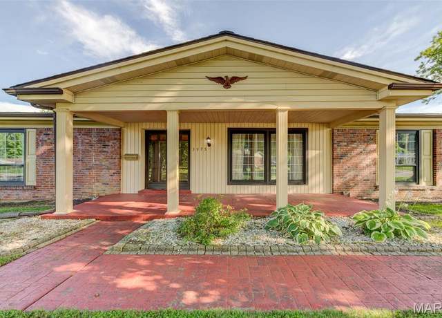 Property at 3975 Highwillow Dr, Florissant, MO 63033, 4 beds, 2 baths