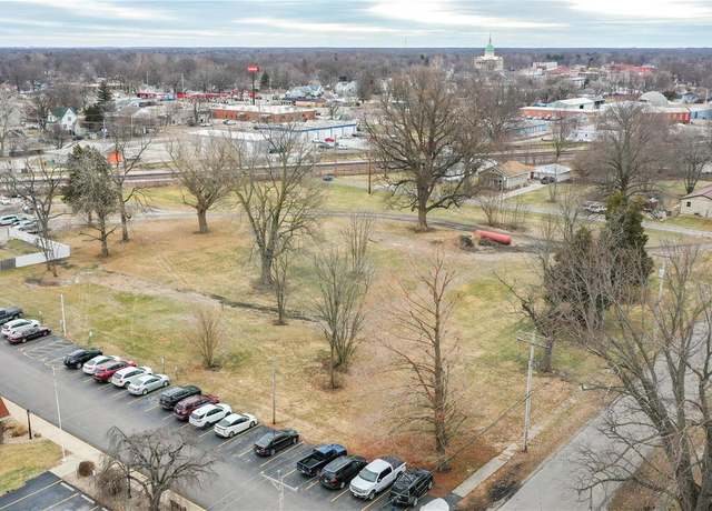 Property at 318 E Buchanan St, Carlinville, IL 62626
