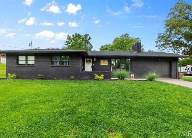 Property at 1719 Oak Hills St, Cape Girardeau, MO 63701, 3 beds, 2 baths
