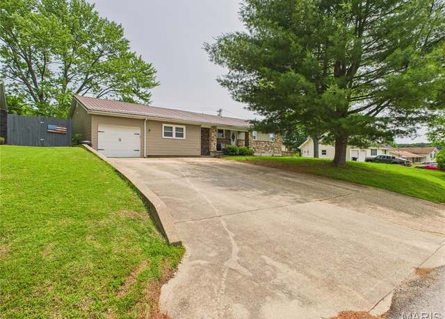 Property at 1905 Long Dr, Waynesville, MO 65583, 4 beds, 2 baths