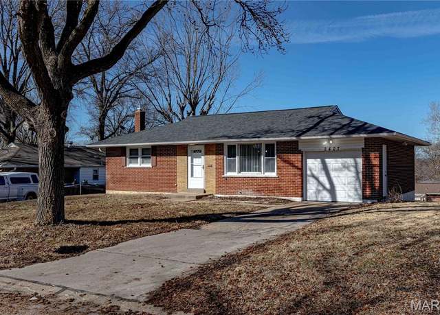Property at 2407 Caverhill Dr, St Louis, MO 63136, 4 beds, 2 baths