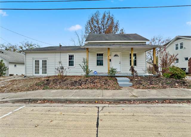 Property at 814 W Bottom Ave, Columbia, IL 62236, 3 beds, 1 bath