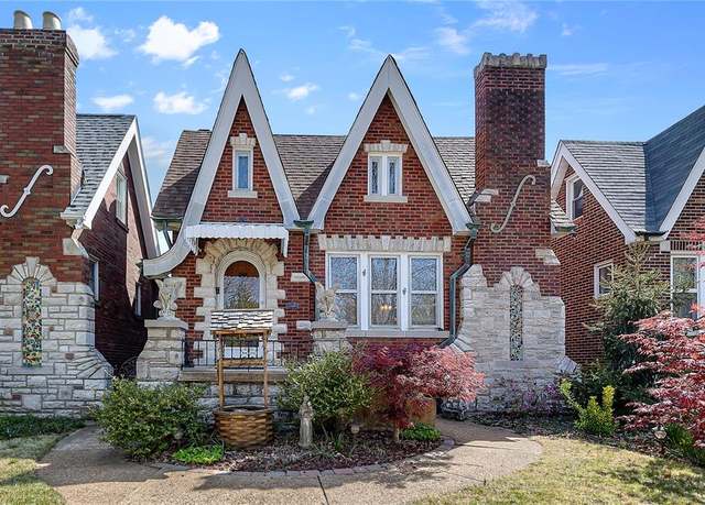 Property at 5728 Neosho St, St Louis, MO 63109, 4 beds, 2 baths