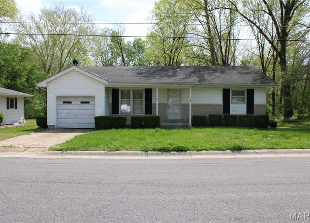 Property at 118 Dawn Dr, Washington, MO 63090, 3 beds, 2 baths