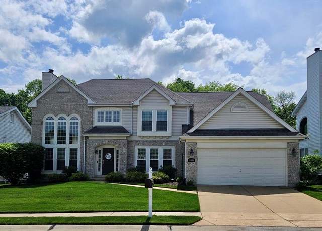 Property at 17044 Westridge Oaks Dr, Wildwood, MO 63040, 4 beds, 4 baths