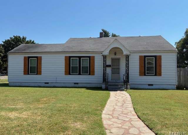 Property at 210 N Douglas St, Malden, MO 63863, 4 beds, 2 baths