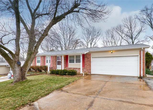 Property at 1424 Mckelvey Rd, Maryland Heights, MO 63043, 3 beds, 2.5 baths