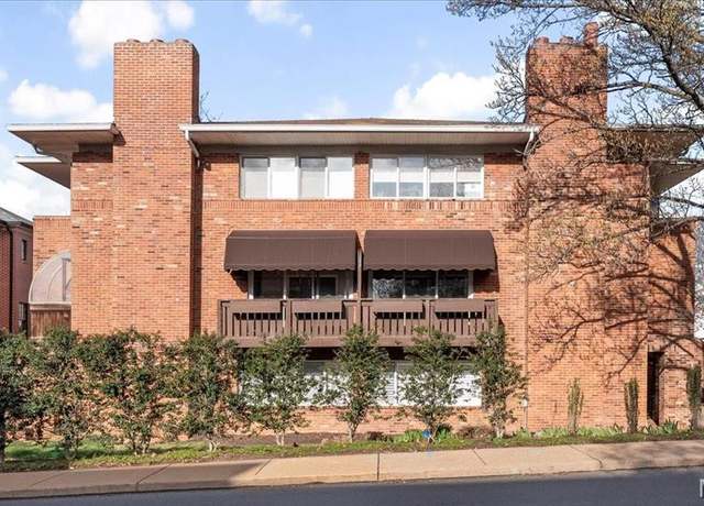 Property at 139 Gay Ave, St Louis, MO 63105, 2 beds, 2 baths