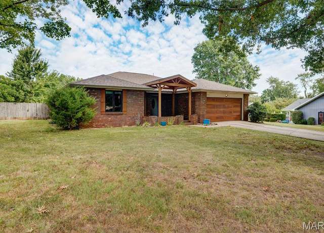 Property at 1701 E Briar St, Springfield, MO 65804, 3 beds, 2.5 baths