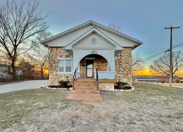 Property at 601 S Grand St, Salem, MO 65560, 3 beds, 2 baths