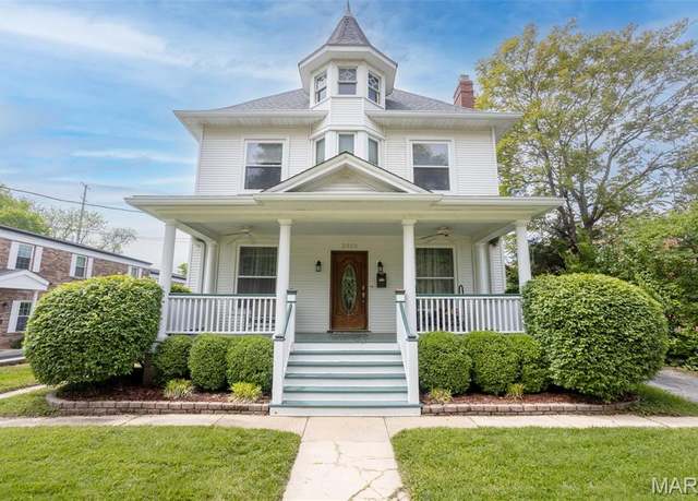 Property at 2825 Laclede Station Rd, St Louis, MO 63143, 3 beds, 2.5 baths