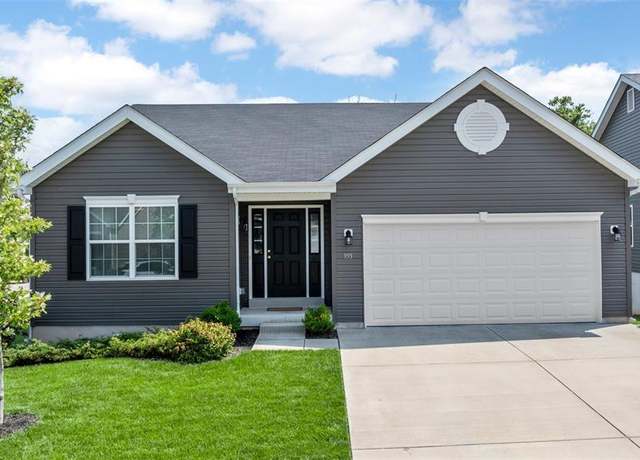 Property at 955 Crestwood Ln, O'fallon, MO 63366, 3 beds, 2 baths