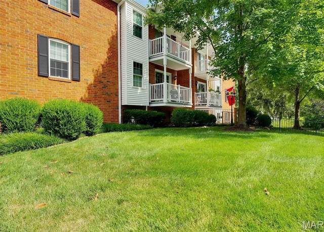 Property at 542 N Clay Ave #8, Kirkwood, MO 63122, 2 beds, 1.5 baths