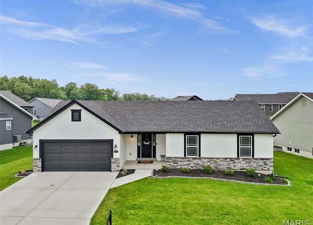 Property at 484 Birchwood Dr, Moscow Mills, MO 63362, 3 beds, 2 baths