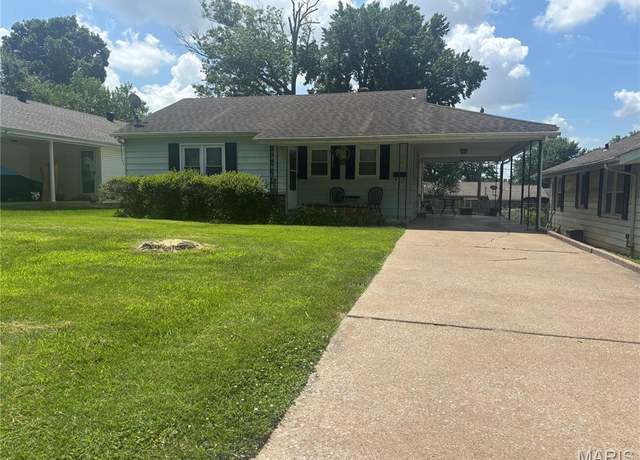 Property at 1819 College St, Cape Girardeau, MO 63703, 2 beds, 1 bath