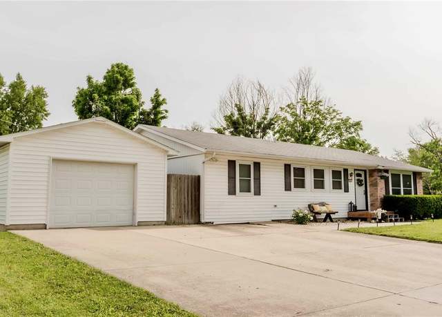 Property at 204 Meadowlark Dr, Godfrey, IL 62035, 3 beds, 1.5 baths