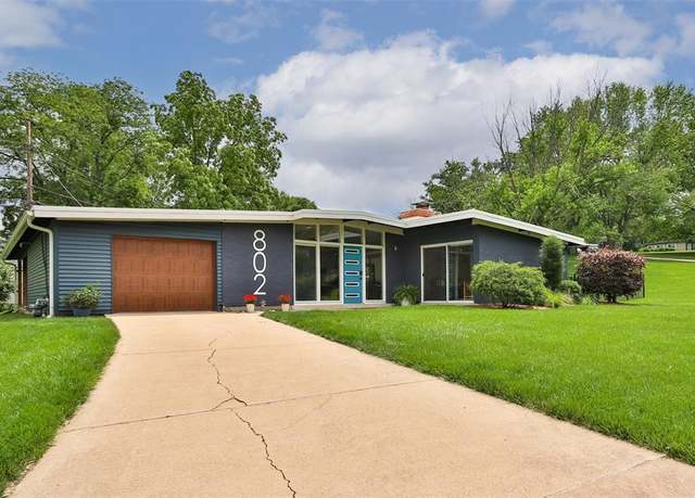 Property at 802 Cheviot Ct, Kirkwood, MO 63122, 3 beds, 2 baths