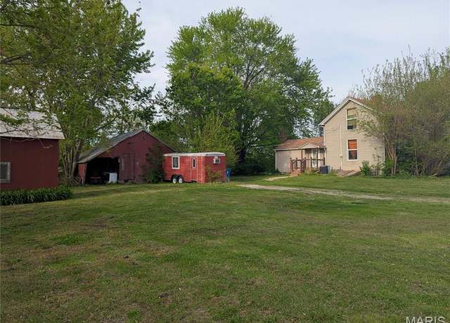 Property at 8777 State Route 162, Troy, IL 62294, 2 beds, 1 bath