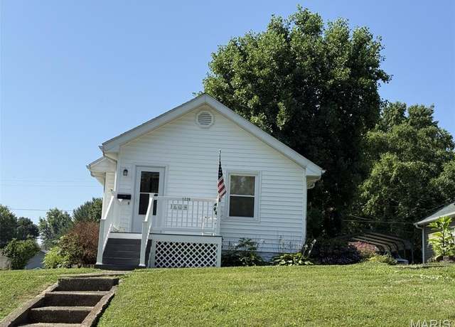 Property at 1220 W Edwards St, Vandalia, IL 62471, 2 beds, 1 bath