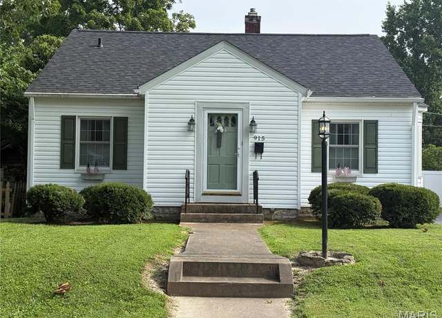 Property at 915 Mckinley Blvd, Alton, IL 62002, 3 beds, 1 bath