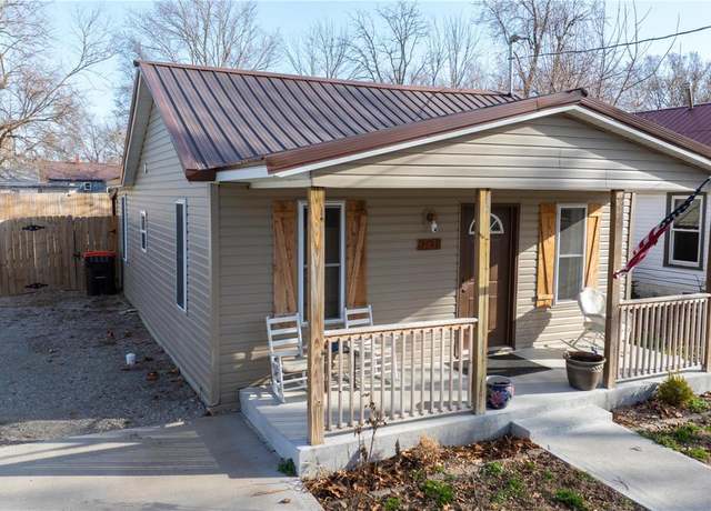 Property at 763 Barlow St, Lebanon, MO 65536, 2 beds, 2 baths