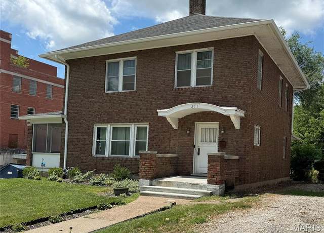 Property at 211 Virginia St, Hannibal, MO 63401, 3 beds, 1.5 baths