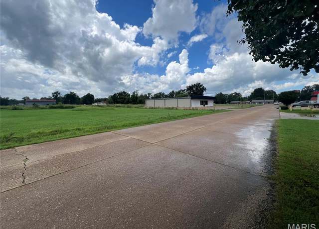 Property at 2335 Cheshire Blvd, Poplar Bluff, MO 63901
