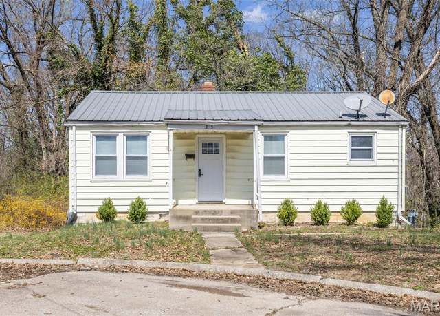 Property at 3255 Hawthorne Blvd, Alton, IL 62002, 2 beds, 1 bath