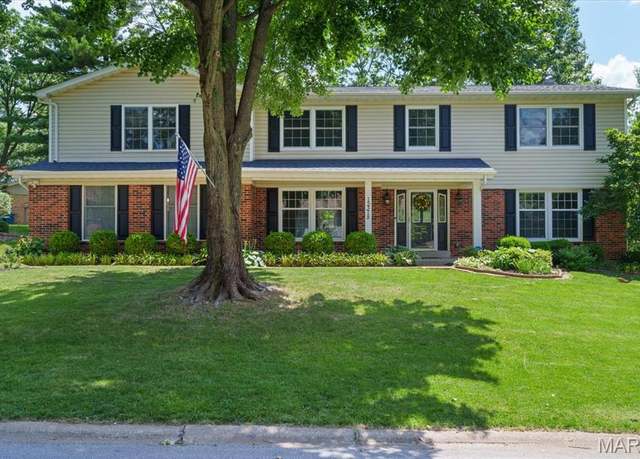 Property at 12378 Woodline Dr, Creve Coeur, MO 63141, 5 beds, 2.5 baths