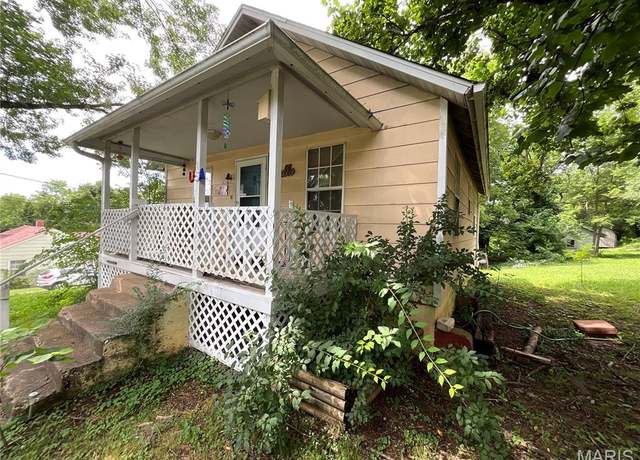 Property at 521 Worcester St, West Plains, MO 65775, 3 beds, 1.5 baths